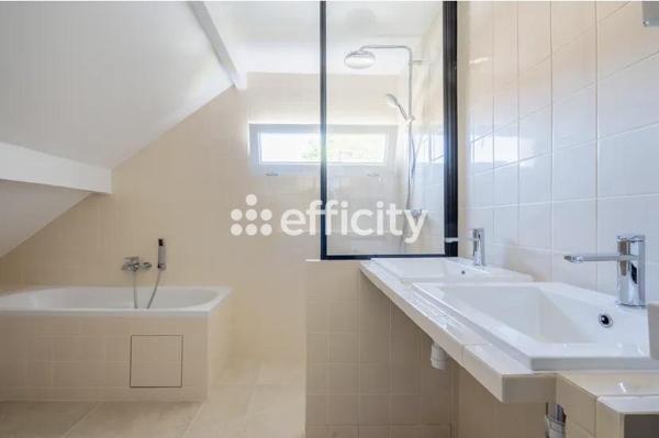 Maison
         6 pièces
        - 184 m² Exclusivité 420 000 € *