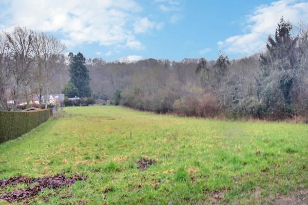 Terrain à bâtir à 5km d'EPERNON dans un village des YVELINES
