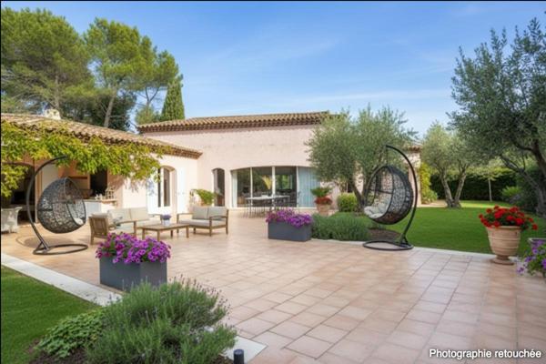 Villa Mougins 8 pièces 436 m2 5 chambres terrain 9500 m2