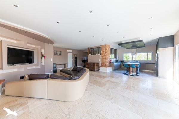 Maison à vendre |  Labastide-Saint-Pierre |  6 pièces | 238 m²