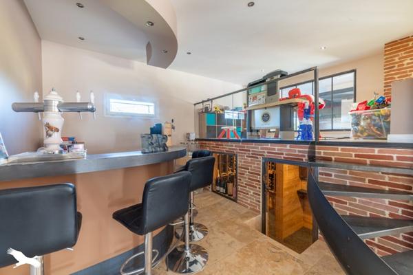 Maison à vendre |  Labastide-Saint-Pierre |  6 pièces | 238 m²