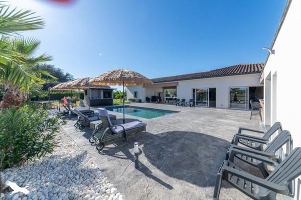 Maison à vendre |  Labastide-Saint-Pierre |  6 pièces | 238 m²