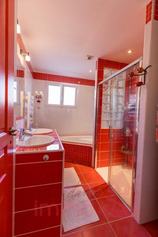 Maison contemporaine de plain-pied avec piscine – confort moderne et prestations de qualité Détails des diagnostics énergétiques