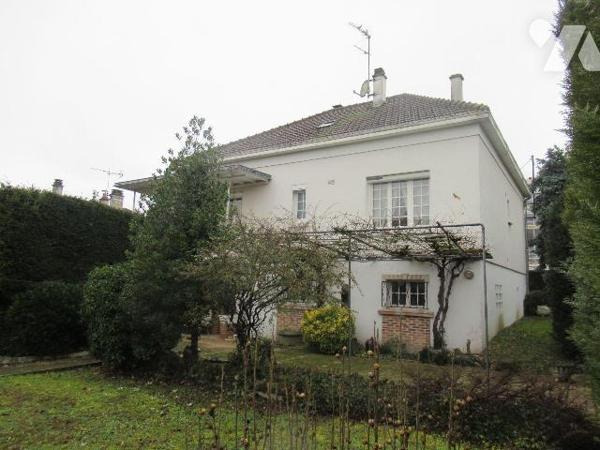 Maison familiale sur sous-sol total secteur  Pont Sainte Marie dans quartier résidentiel, A déc...