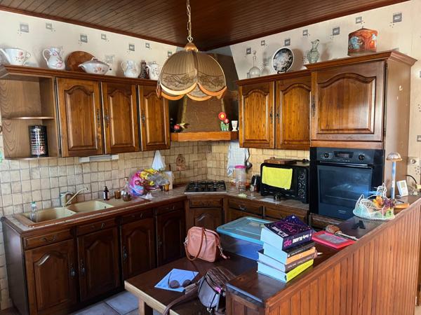 Charmante maison de plain-pied des années 20 à rafraîchir, 2 chambres et jardin clos, Quartier St Romain Haut-Cenon (33)