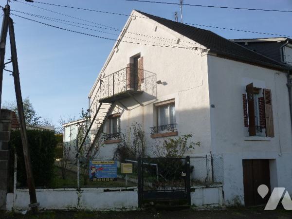 A Cosne-Cours-sur-Loire dans la Nièvre (58), maison de ville à rénover