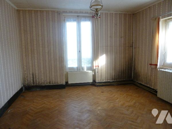 A Cosne-Cours-sur-Loire dans la Nièvre (58), maison de ville à rénover