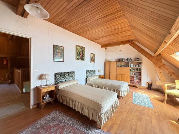 Dept de la Vienne (86) A vendre Maison contemporaine type 10 de 317.05 m2