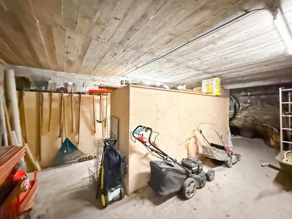 Dept de la Vienne (86) A vendre Maison contemporaine type 10 de 317.05 m2