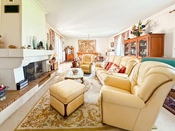 Dept de la Vienne (86) A vendre Maison contemporaine type 10 de 317.05 m2