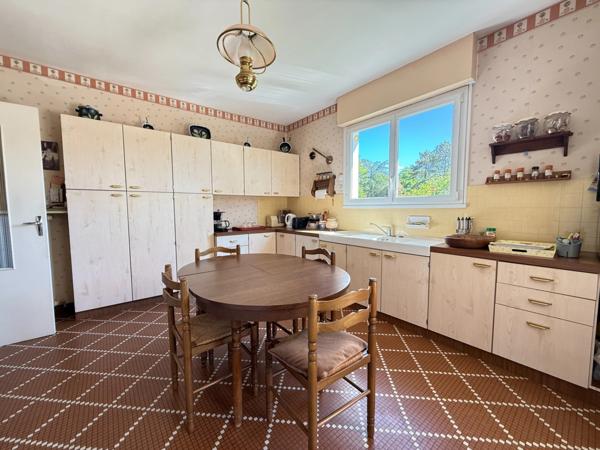 Dept de la Vienne (86) A vendre Maison contemporaine type 10 de 317.05 m2