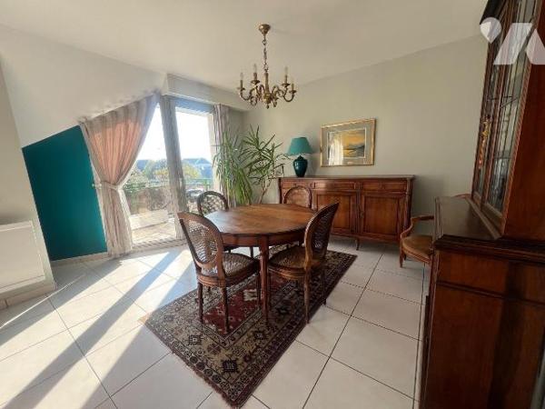 A VENDRE - PORNICHET - EMPLACEMENT IDEAL : PROCHE MARCHE - APPARTEMENT DUPLEX T4 
Dans un envi...