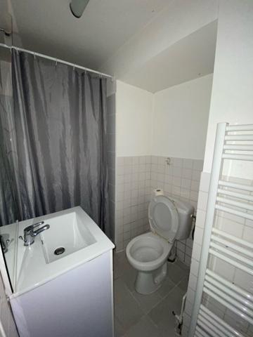 À LOUER - STUDIO MEUBLÉ - MENNECY