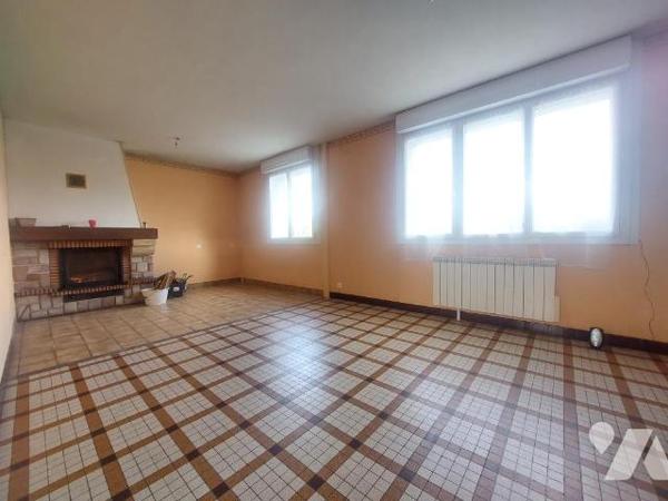 A VENDRE - PAVILLON - COSSE LE VIVIEN 