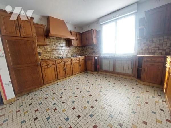 A VENDRE - PAVILLON - COSSE LE VIVIEN 