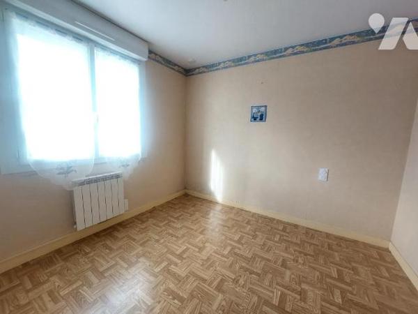 A VENDRE - PAVILLON - COSSE LE VIVIEN 