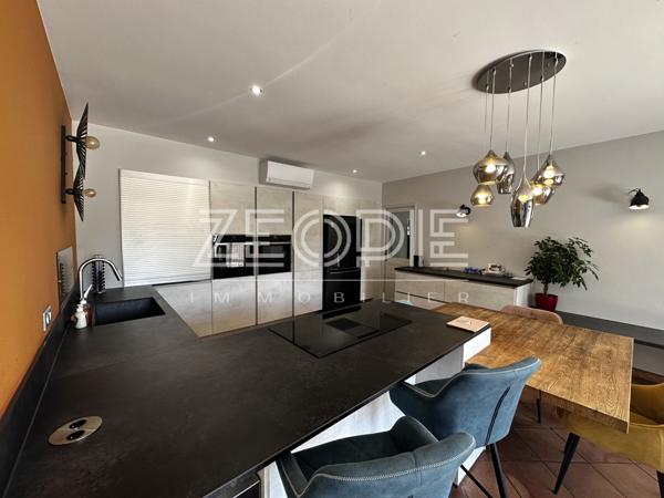 Orange (84100) Mas ancien rénové sur Orange Sud, 310m² habitables + dépendances, 5 chambres, terrain de 2000m² et piscine 9 x