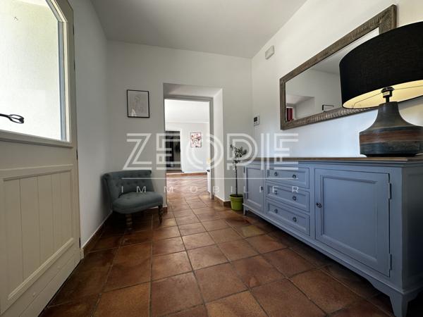 Orange (84100) Mas ancien rénové sur Orange Sud, 310m² habitables + dépendances, 5 chambres, terrain de 2000m² et piscine 9 x