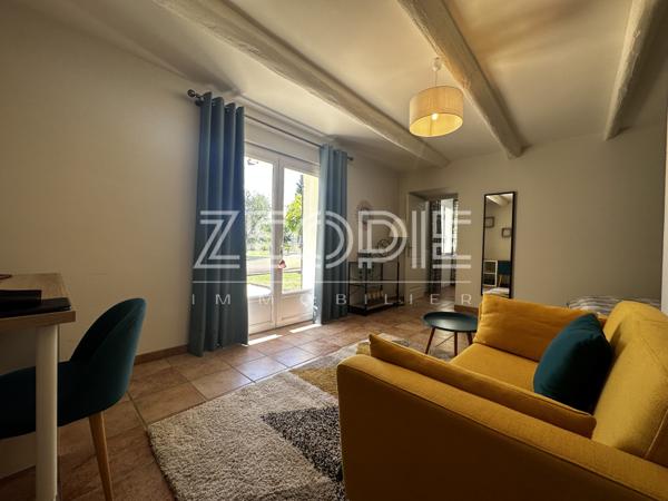 Orange (84100) Mas ancien rénové sur Orange Sud, 310m² habitables + dépendances, 5 chambres, terrain de 2000m² et piscine 9 x