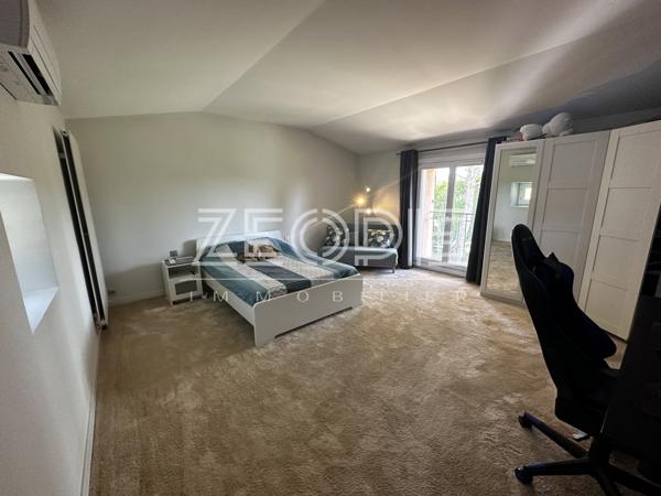 Orange (84100) Mas ancien rénové sur Orange Sud, 310m² habitables + dépendances, 5 chambres, terrain de 2000m² et piscine 9 x