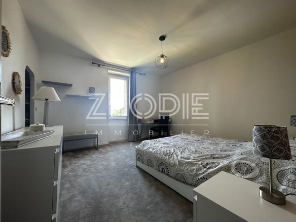 Orange (84100) Mas ancien rénové sur Orange Sud, 310m² habitables + dépendances, 5 chambres, terrain de 2000m² et piscine 9 x