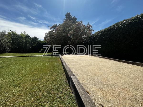 Orange (84100) Mas ancien rénové sur Orange Sud, 310m² habitables + dépendances, 5 chambres, terrain de 2000m² et piscine 9 x