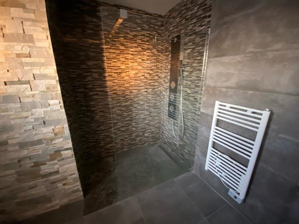 SPACIEUX PAVILLON de 6 CHAMBRES