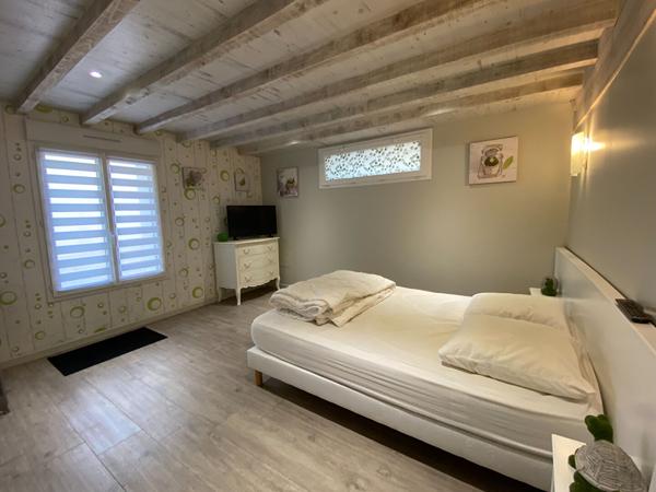 Vente
                Maison162 m² - 6 Pièces -
                    ROYAN (17200)