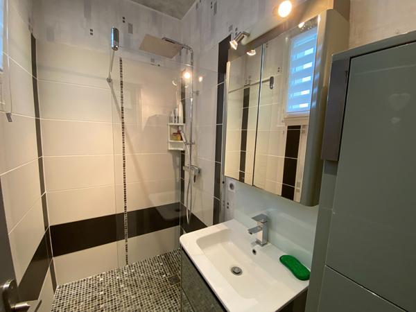 Vente
                Maison162 m² - 6 Pièces -
                    ROYAN (17200)