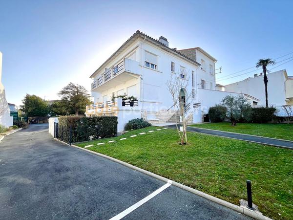 Vente
                Maison162 m² - 6 Pièces -
                    ROYAN (17200)