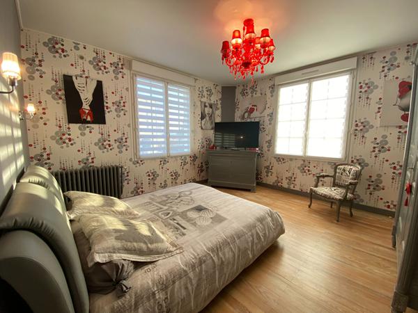 Vente
                Maison162 m² - 6 Pièces -
                    ROYAN (17200)