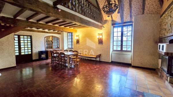 COTEAUX DE JURANÇON : Demeure de prestige des années 1700, avec vue Pyrénées dans un environnement magnifique