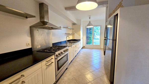 COTEAUX DE JURANÇON : Demeure de prestige des années 1700, avec vue Pyrénées dans un environnement magnifique