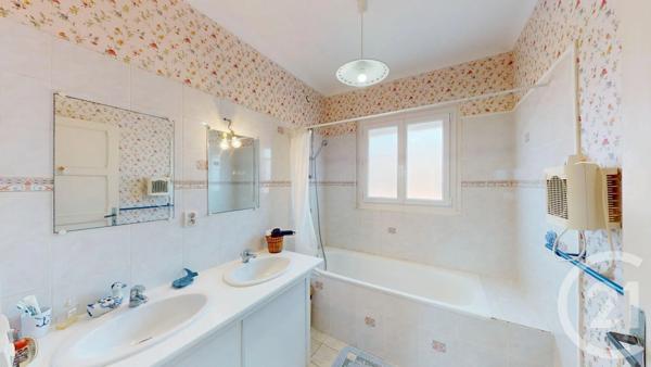 Maison à vendre  9 pièces - 202,22 m 2   LE CROISIC  - 44