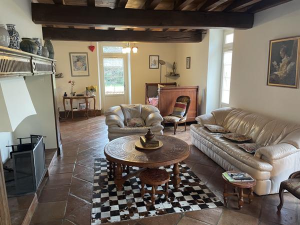 Mauvezin (32120) Maison en pierres de 250m2, T6 avec vue sur les Pyrénées