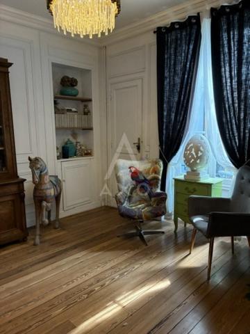 BIEN RARE : MAGNIFIQUE maison de maître à AY-CHAMPAGNE