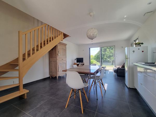 Maison évolutive sur grand terrain - cadre exceptionnel et potentiel rare !