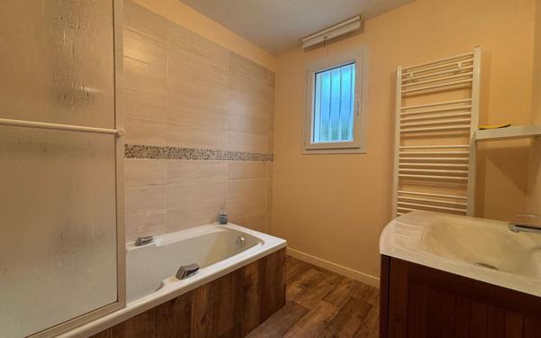 Maison à louer    3 pièces • 76 m2 Savigné-sur-Lathan