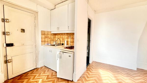 Très beau studio 19m2 Paris 11 Goncourt