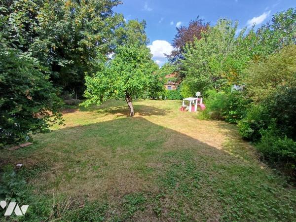 SAINS-EN-AMIENOIS : PAVILLON INDIVIDUEL SUR SOUS-SOL COMPLET AVEC JARDIN