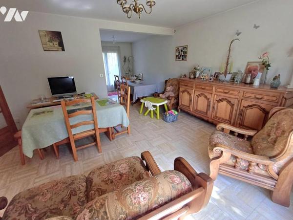 SAINS-EN-AMIENOIS : PAVILLON INDIVIDUEL SUR SOUS-SOL COMPLET AVEC JARDIN