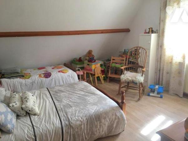 SAINS-EN-AMIENOIS : PAVILLON INDIVIDUEL SUR SOUS-SOL COMPLET AVEC JARDIN