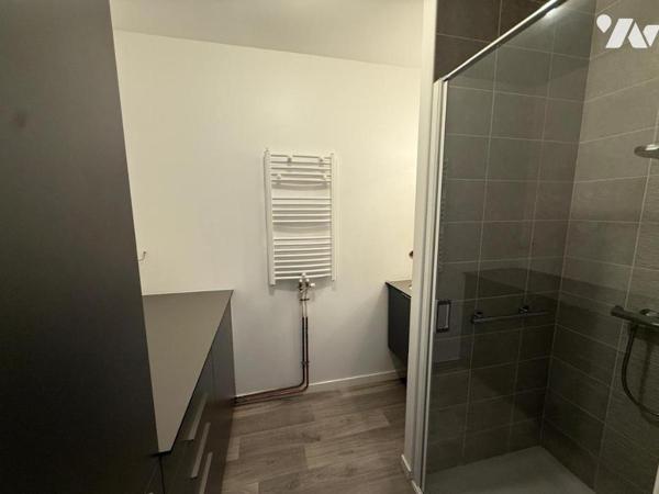 Tours sud, très bel appartement T3 (65m²) au dernier étage d'une résidence récente (2019), terrasse.