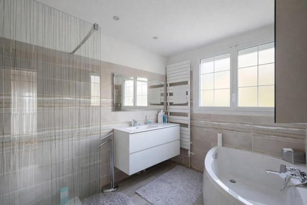 Maison L Habit 6 pièce(s) 200 m2