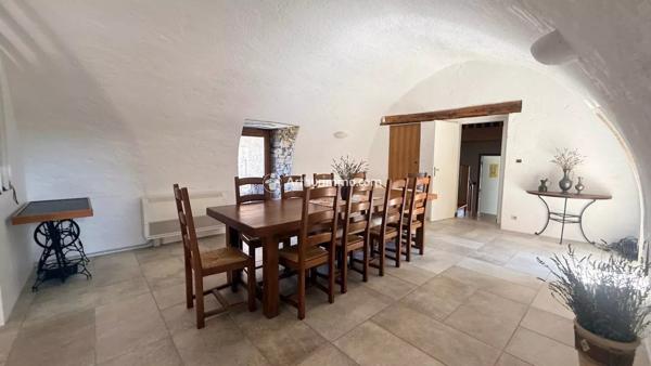 Vente                                                      Propriété
                        
                     6 pièces                      201 m2                     à Millau