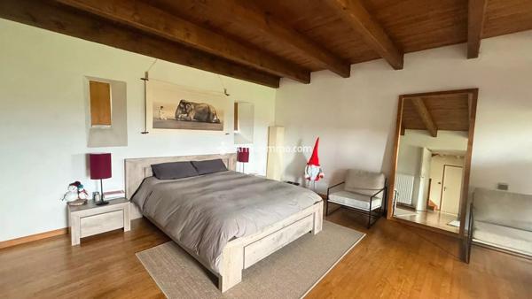 Vente                                                      Propriété
                        
                     6 pièces                      201 m2                     à Millau