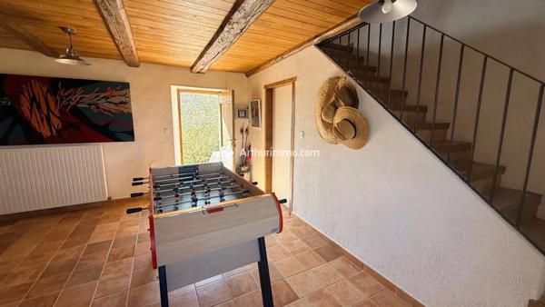 Vente                                                      Propriété
                        
                     6 pièces                      201 m2                     à Millau