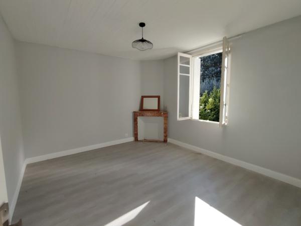 Orange (84100) APPARTEMENT 2 CHAMBRES 70 M² AVEC STATIONNEMENTS