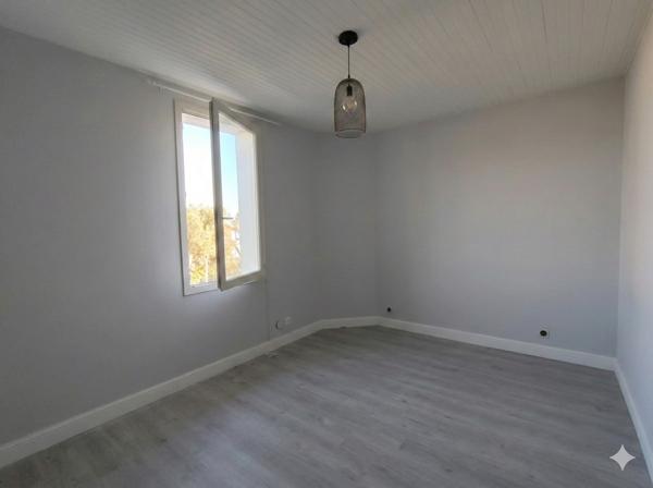 Orange (84100) APPARTEMENT 2 CHAMBRES 70 M² AVEC STATIONNEMENTS