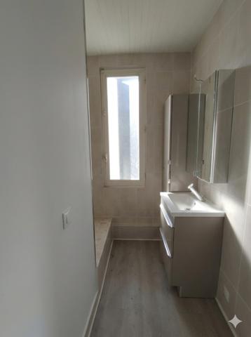 Orange (84100) APPARTEMENT 2 CHAMBRES 70 M² AVEC STATIONNEMENTS